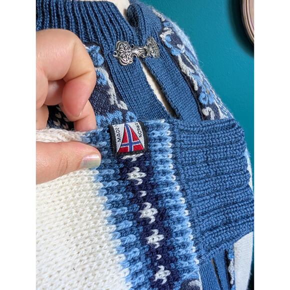 Vintage Norwegian Wool Cardigan | Blue & White Nordic Sweater with Pewter Clasps - Picture 5 of 7